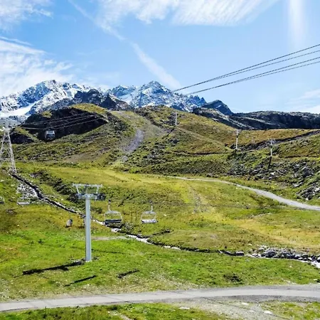 In Near Slopes * Val Thorens